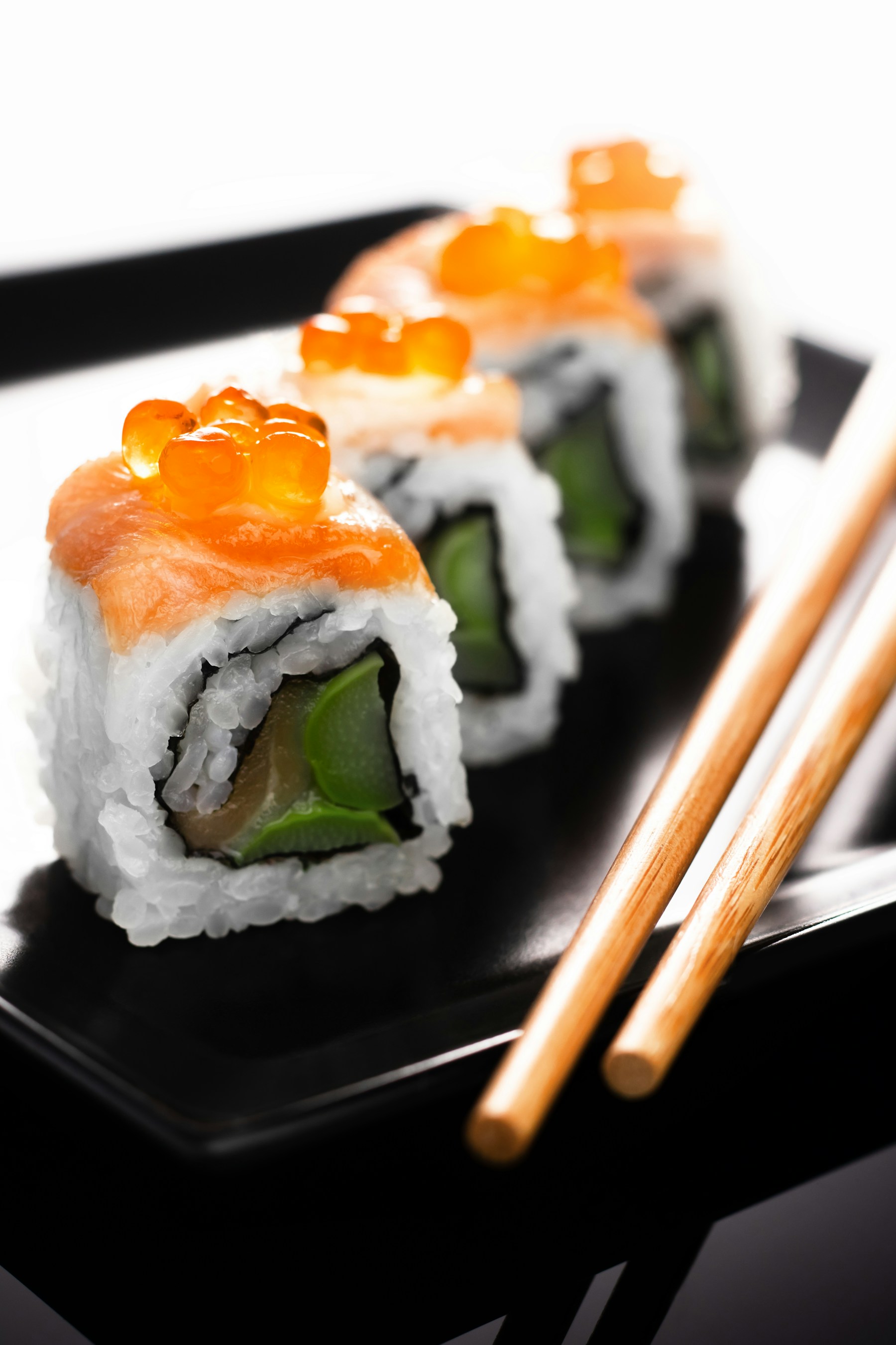 Sashimi fresco servido em prato